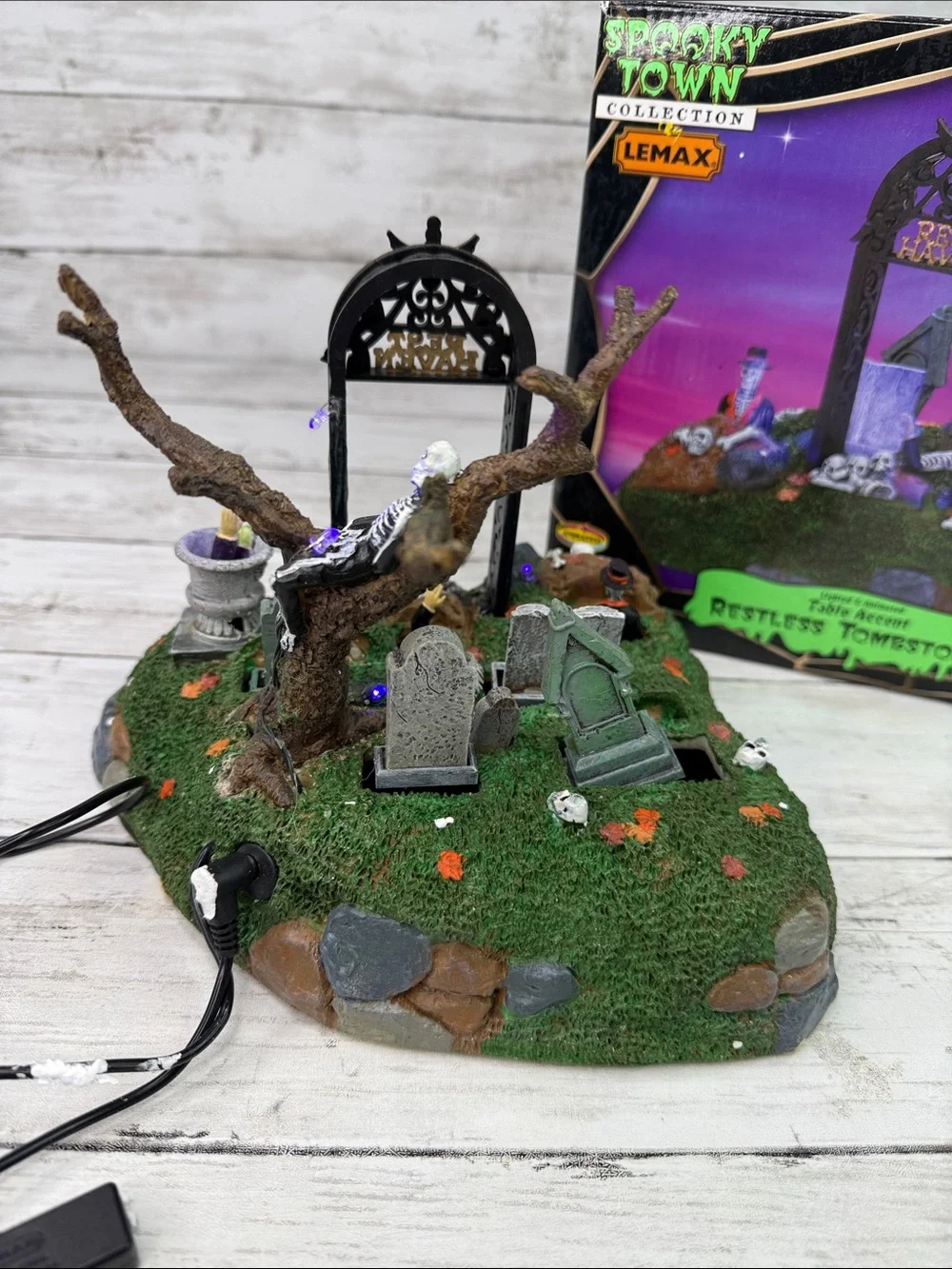 Lemax Spooky Town “Restless Tombstones” 74605 Halloween Animated Retired 2007